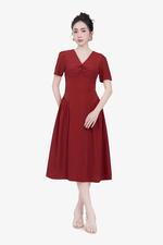 Đầm đỏ dáng xòe cổ V