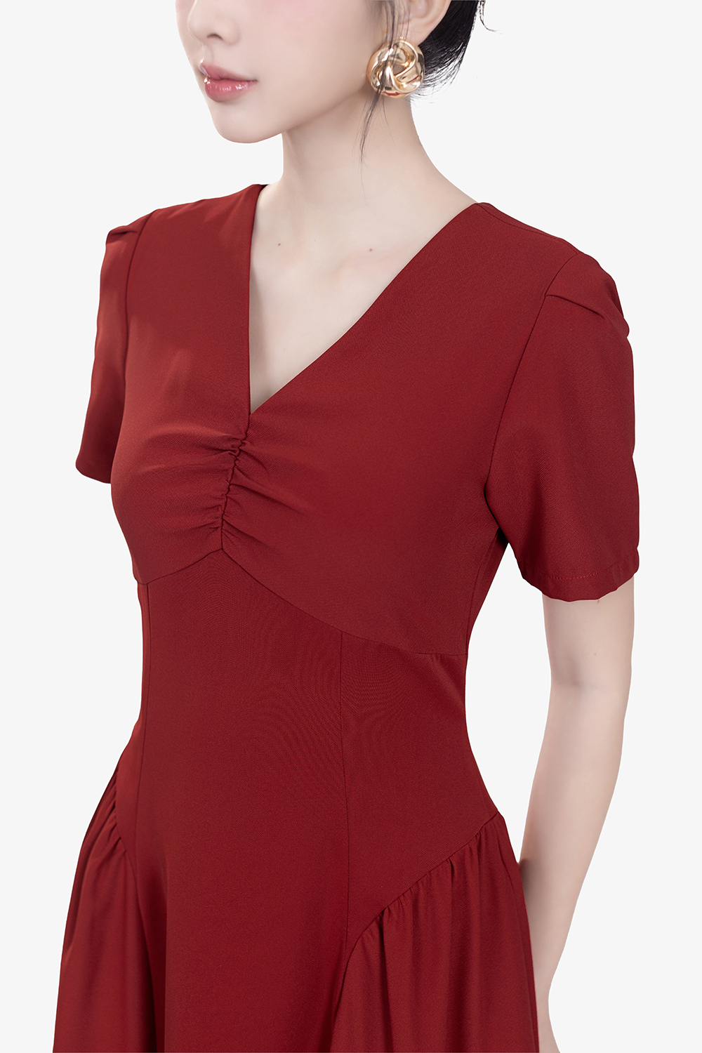 Đầm đỏ dáng xòe cổ V