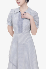 Đầm xòe họa tiết kẻ phối viền đăng ten