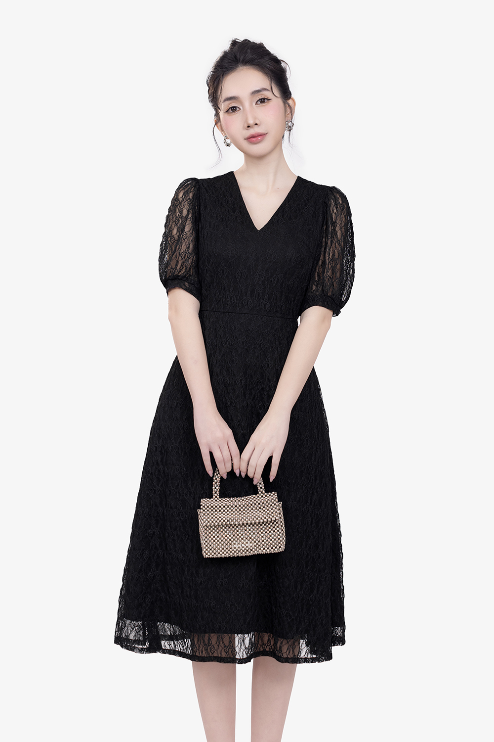 Đầm ren đen dáng xòe dài tay phồng