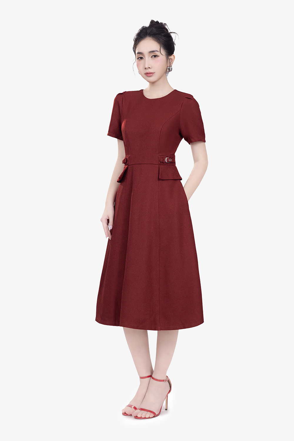 Đầm đỏ dáng xoè phối nắp túi