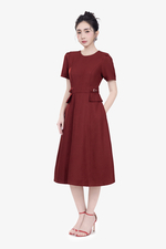 Đầm đỏ dáng xoè phối nắp túi