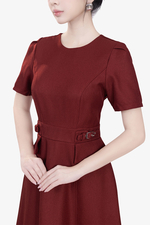 Đầm đỏ dáng xoè phối nắp túi