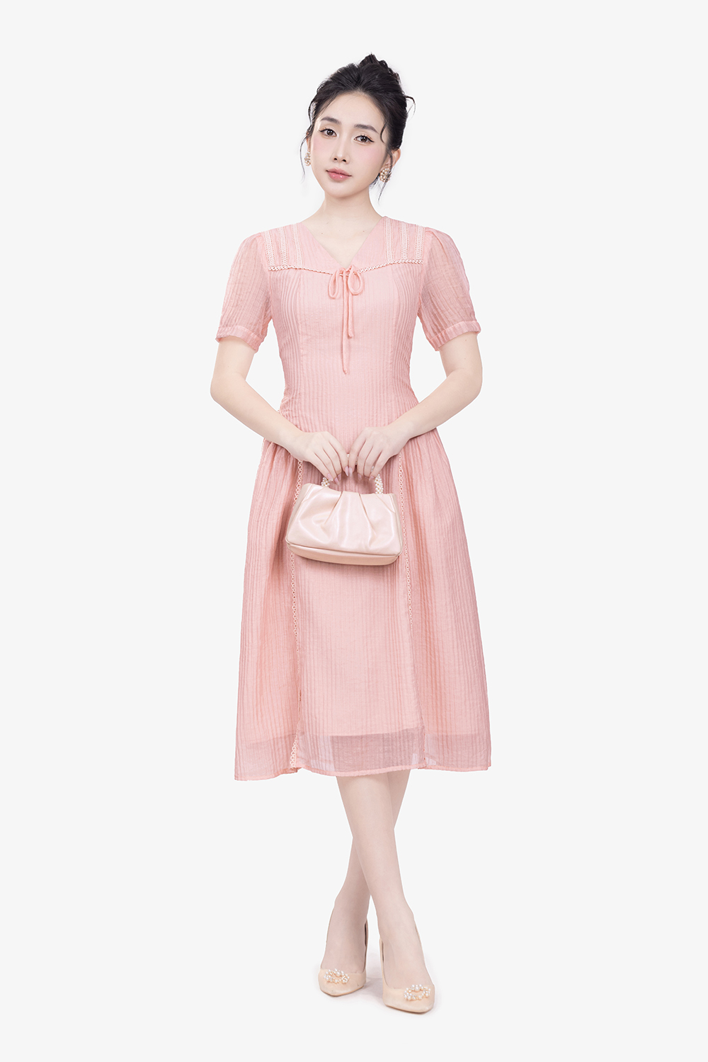 Đầm xòe hồng cổ V đính nơ phối ren