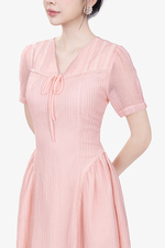 Đầm xòe hồng cổ V đính nơ phối ren