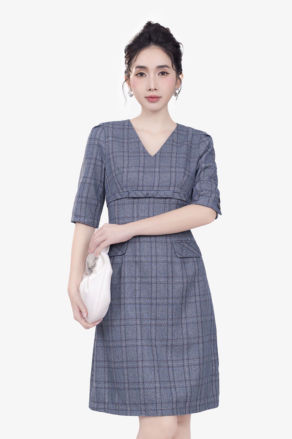 Đầm caro chữ A tay lỡ nhấn eo cao