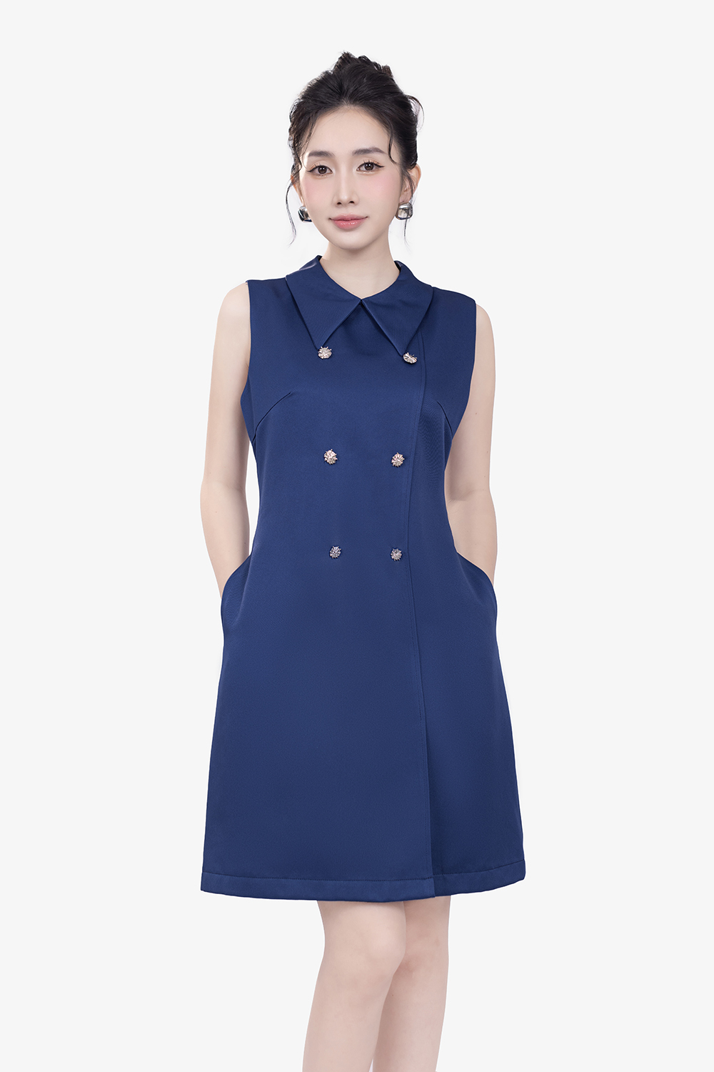 Đầm dự tiệc dáng A cổ sen đính nút