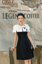 Đầm tiệc đen phối tay choàng đính hoa