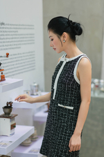 Đầm tweed đen phối trắng dáng chữ A