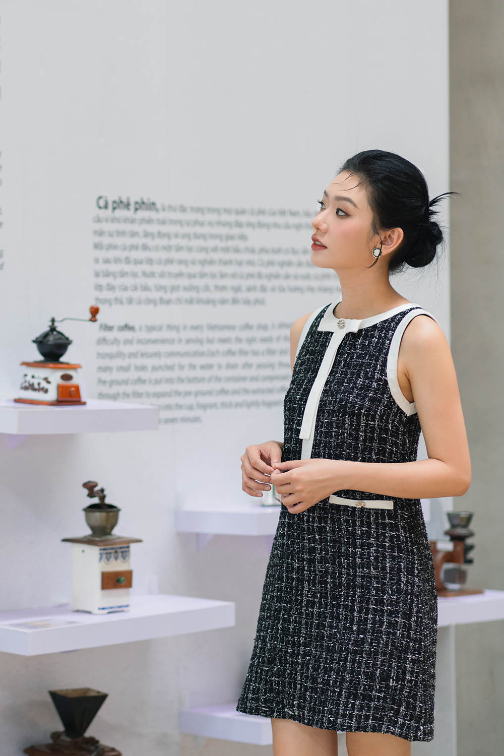 Đầm tweed đen phối trắng dáng chữ A