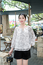 Áo kiểu nữ màu trắng họa tiết đen