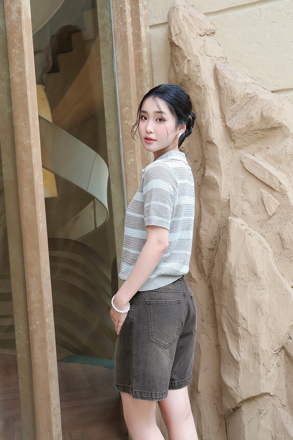 Áo len dệt kim tay ngắn sọc xám xanh