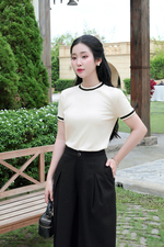 Áo thun gân cotton màu trắng viền đen