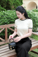 Áo thun gân cotton màu trắng viền đen