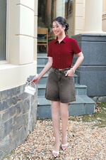 Áo thun gân màu đỏ cổ sen cài cúc trước