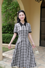 Đầm caro công sở dáng xòe phối cổ đen