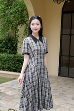 Đầm caro công sở dáng xòe phối cổ đen