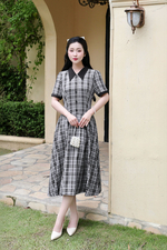 Đầm caro công sở dáng xòe phối cổ đen