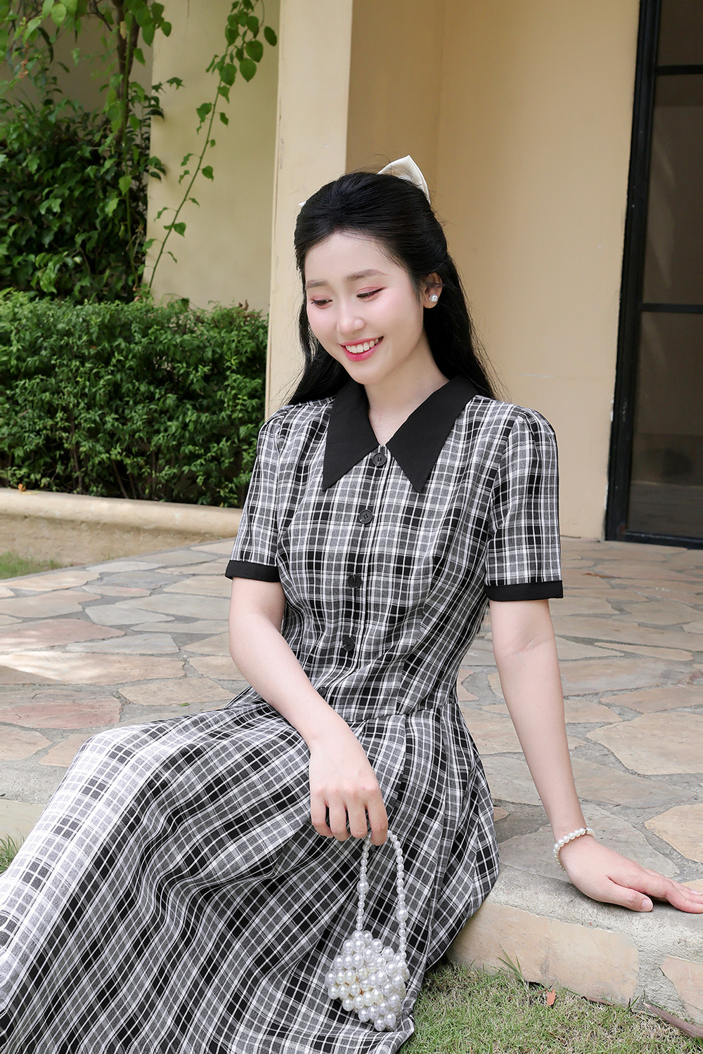 Đầm caro công sở dáng xòe phối cổ đen