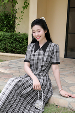 Đầm caro công sở dáng xòe phối cổ đen