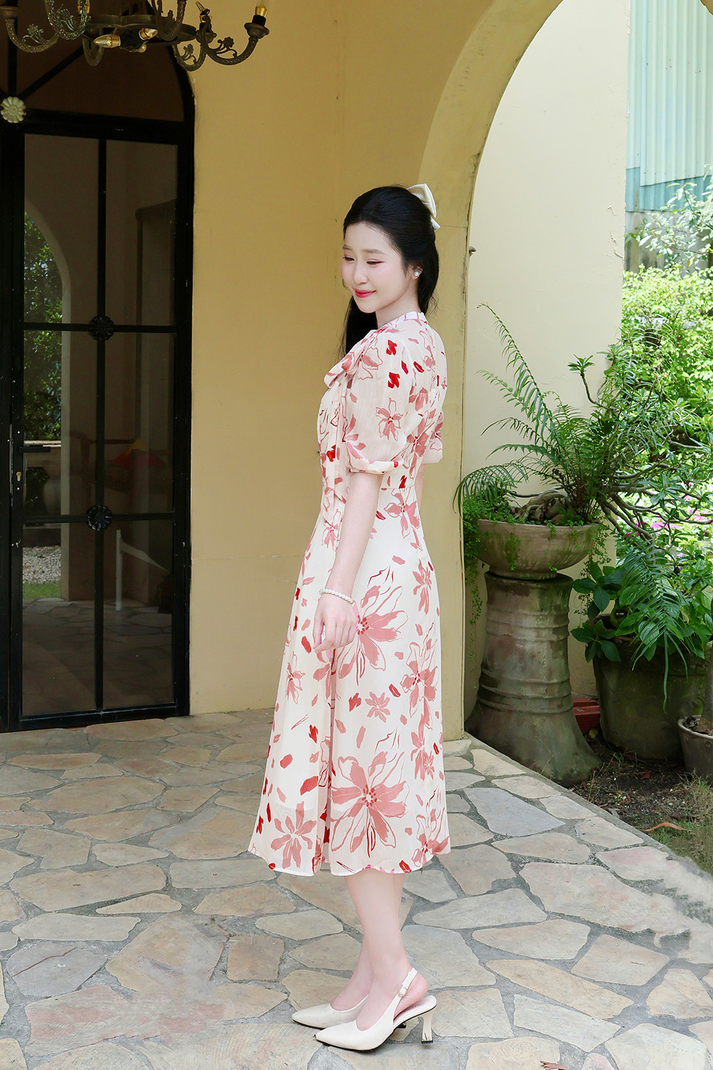 Đầm hoa dáng xòe tay phồng cổ phối nơ