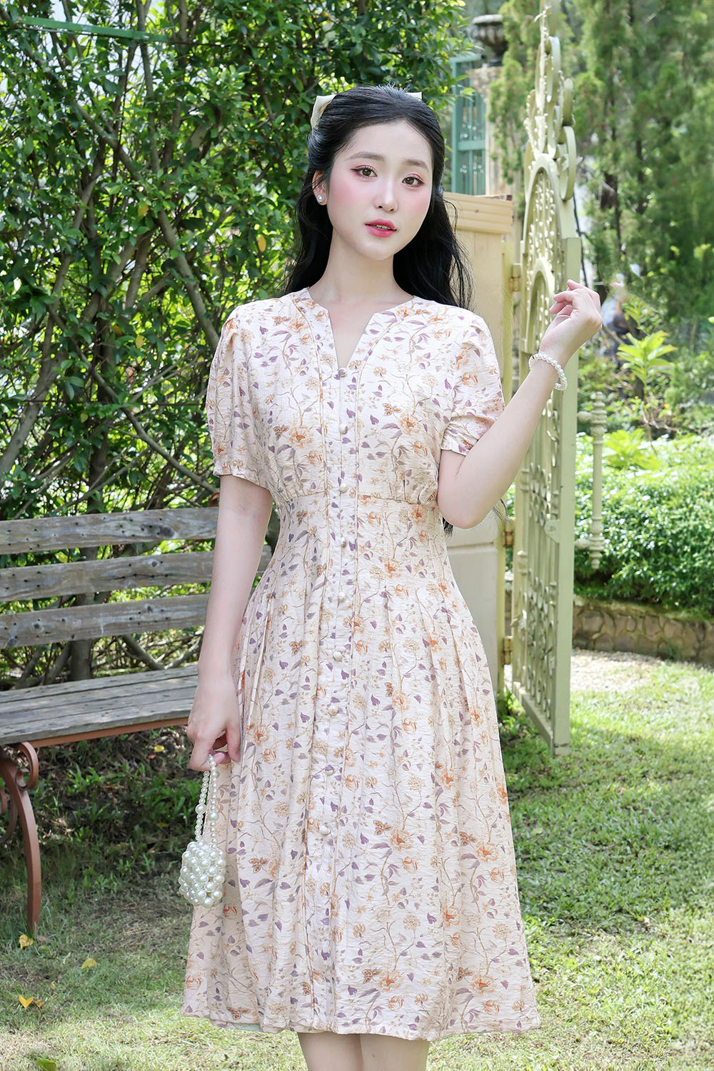 Đầm xòe họa tiết hoa phối nút