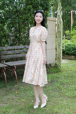 Đầm xòe họa tiết hoa phối nút