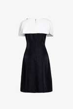 Đầm tiệc đen phối tay choàng đính hoa