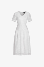 Đầm trắng xô thêu dáng xòe nhấn eo