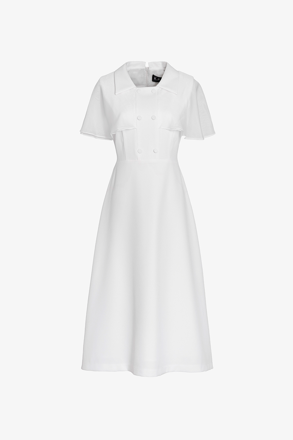 Đầm trắng dáng xòe phối áo khoác choàng