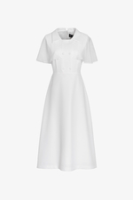 Đầm trắng dáng xòe phối áo khoác choàng