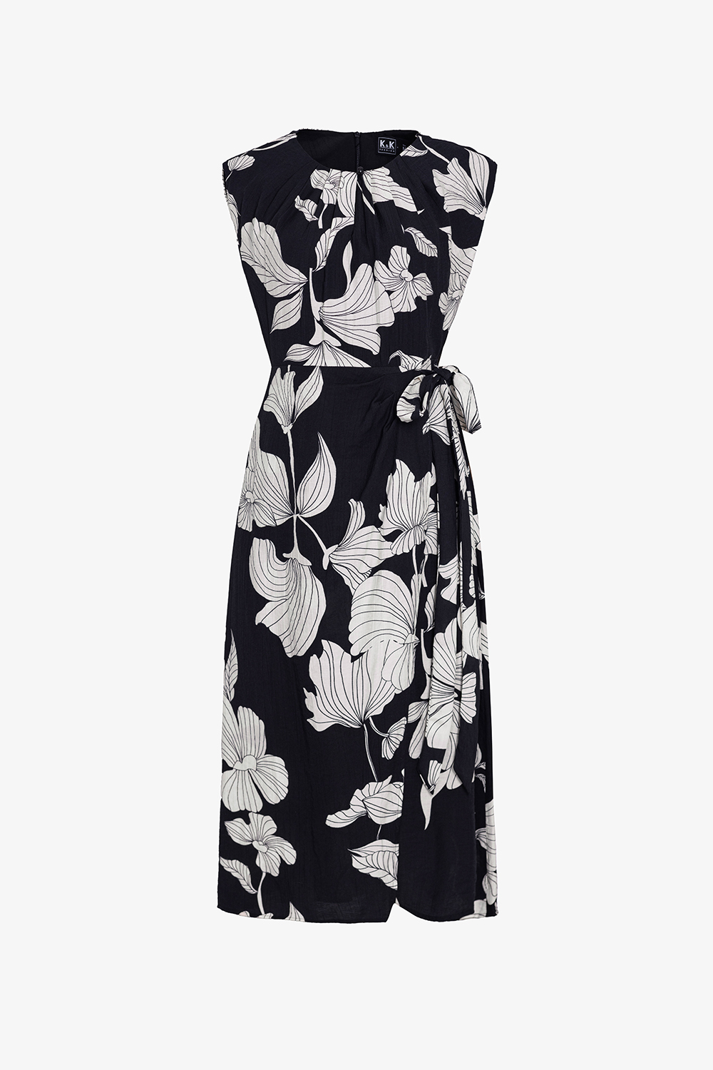 Đầm đen họa tiết trắng tay chờm thắt eo