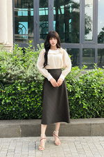 Áo sơ mi cổ bèo đính hoa