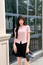 Áo thun gân cotton màu hồng phối nút