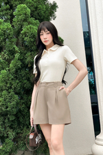 Áo thun nữ tay ngắn cổ sen màu kem