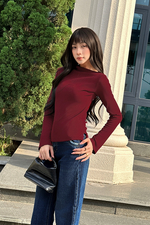 Áo thun ôm tay dài màu đỏ