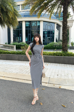 Đầm thun trắng sọc xanh đen thắt nơ eo