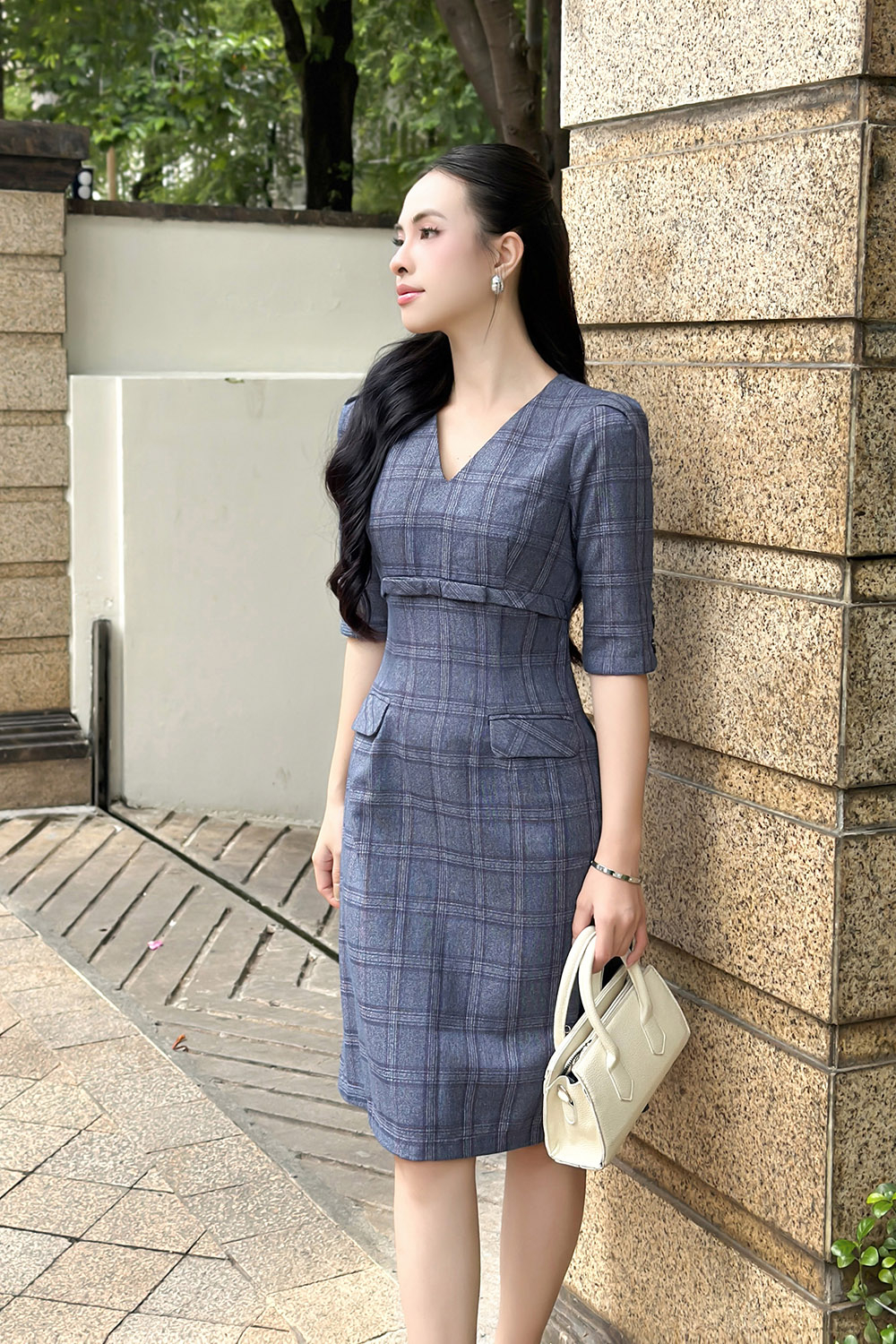 Đầm caro chữ A tay lỡ nhấn eo cao