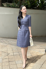 Đầm caro chữ A tay lỡ nhấn eo cao