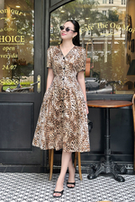 Đầm xòe họa tiết beo cổ V phối viền đen