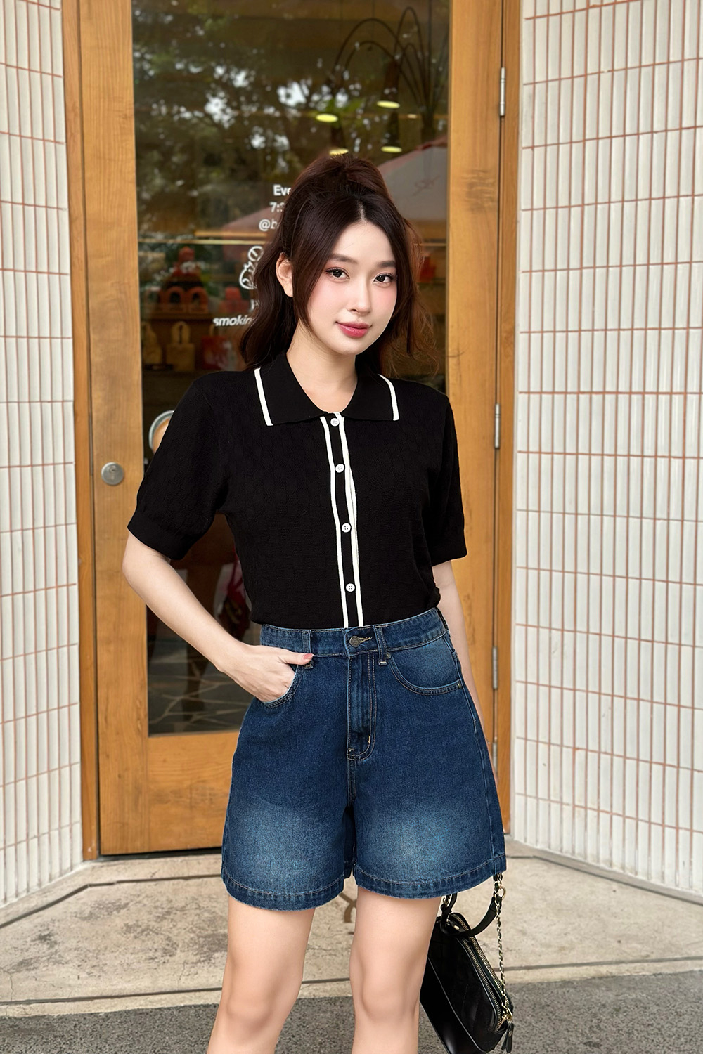 Áo len dệt kim nữ màu đen viền trắng