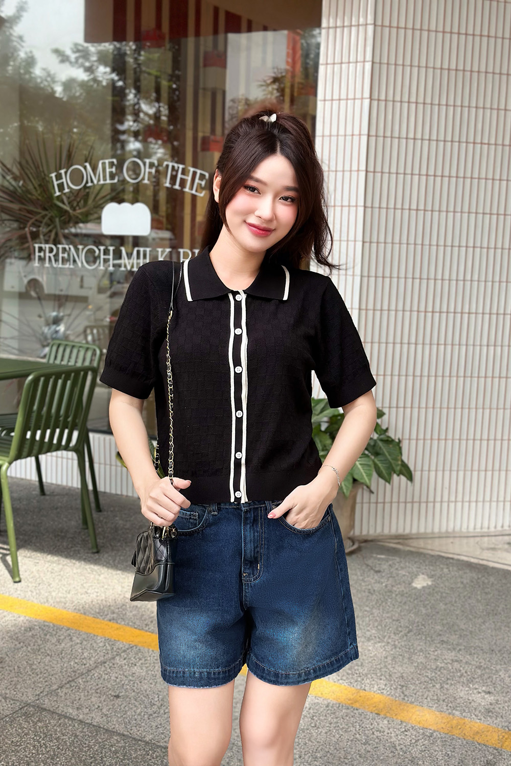 Áo len dệt kim nữ màu đen viền trắng