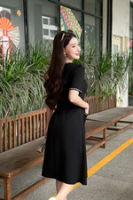 Đầm đen công sở dáng xòe phối viền
