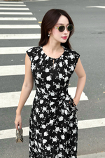 Đầm đen hoa dáng chữ A tùng đắp chéo