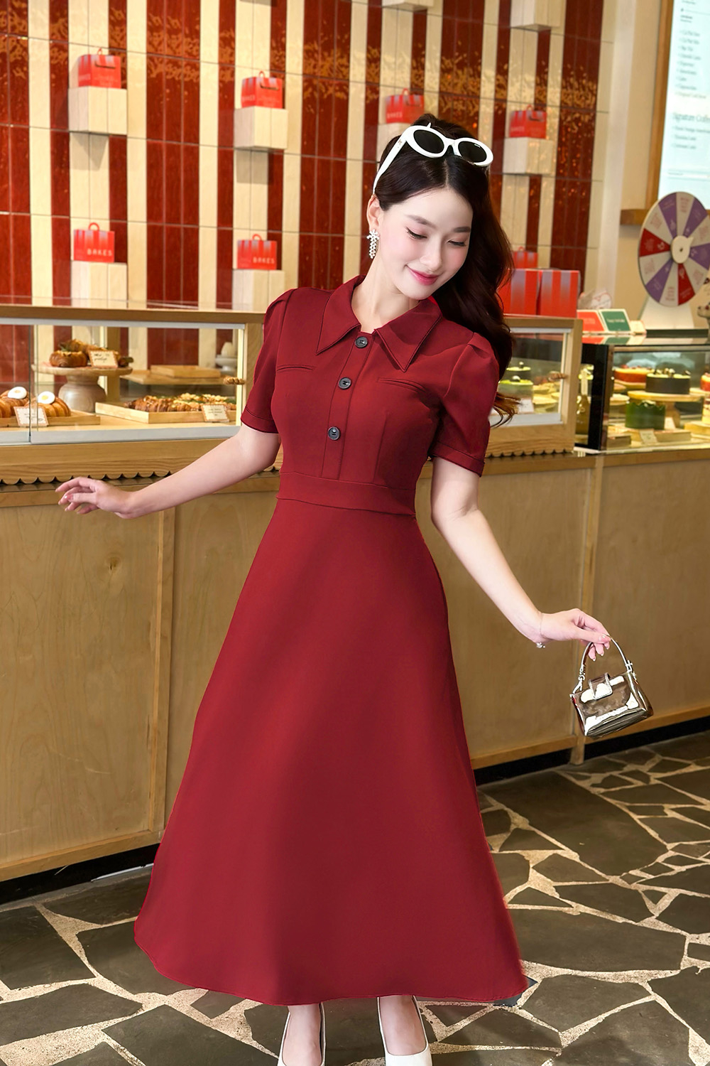 Đầm đỏ dáng xòe cổ sơ mi phối nút