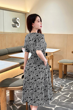 Đầm họa tiết trắng đen dáng xòe cổ V