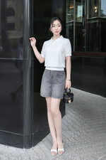 Áo len dệt kim màu trắng cổ polo