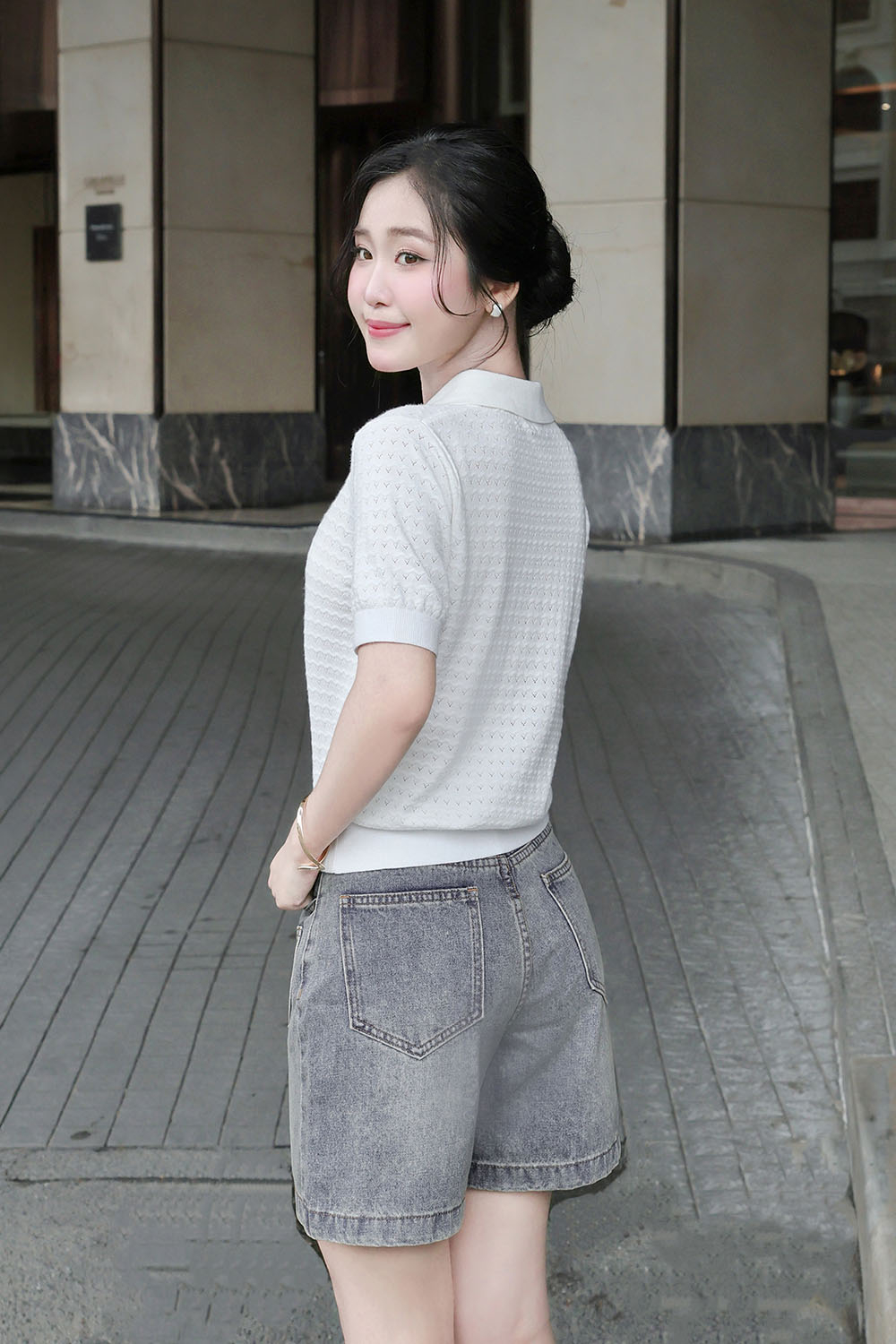 Áo len dệt kim màu trắng cổ polo