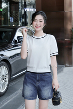 Áo len dệt kim màu trắng viền đen