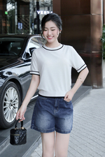 Áo len dệt kim màu trắng viền đen